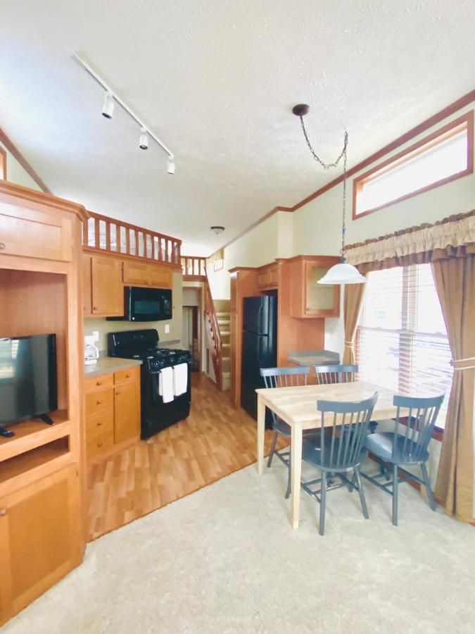 Pleasure Point Rv Resort Edmore Exterior photo